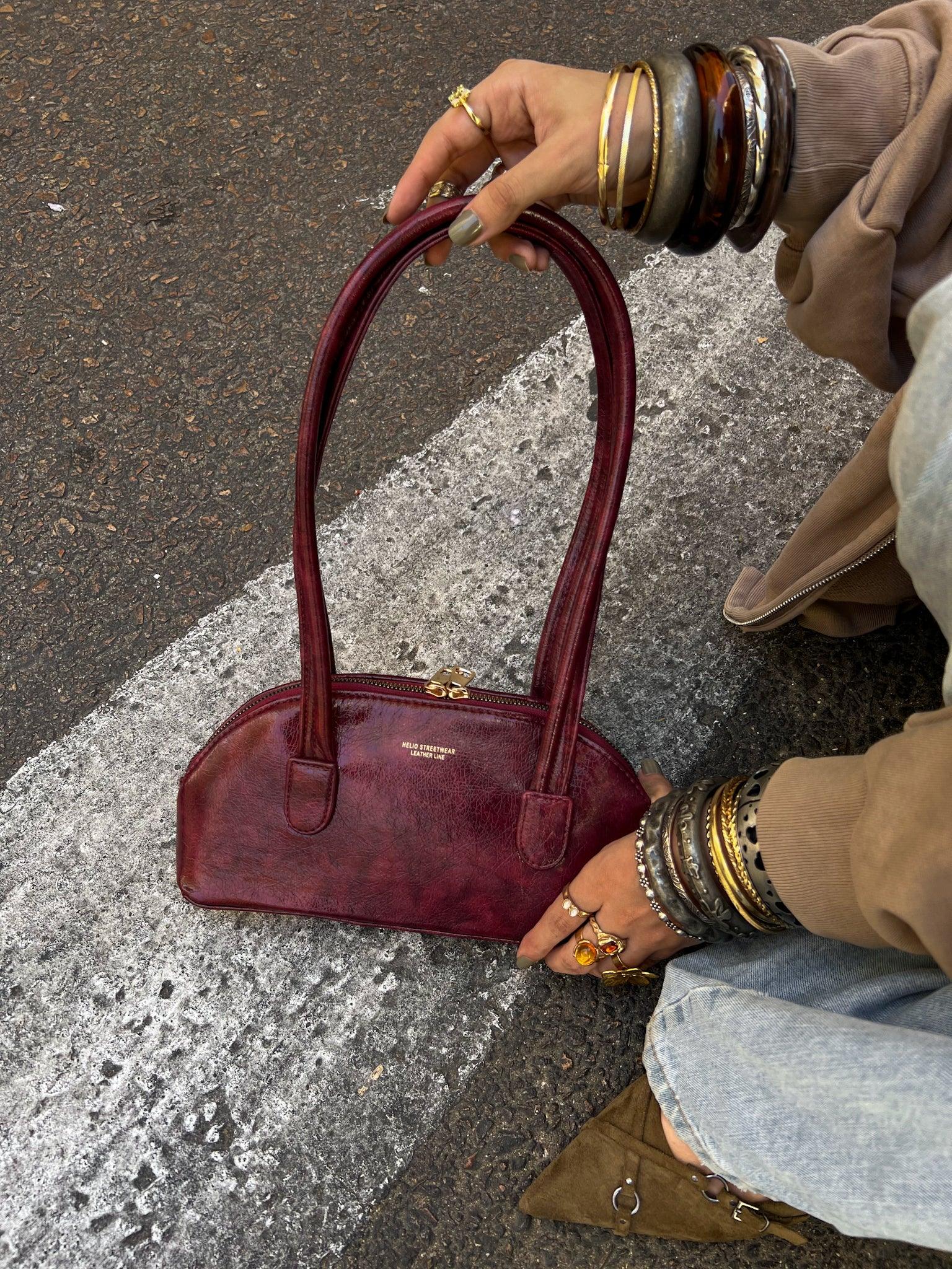BAGUETTE LEATHER BAG