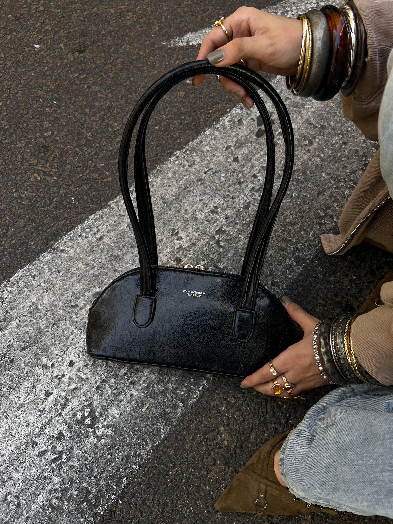 BAGUETTE LEATHER BAG
