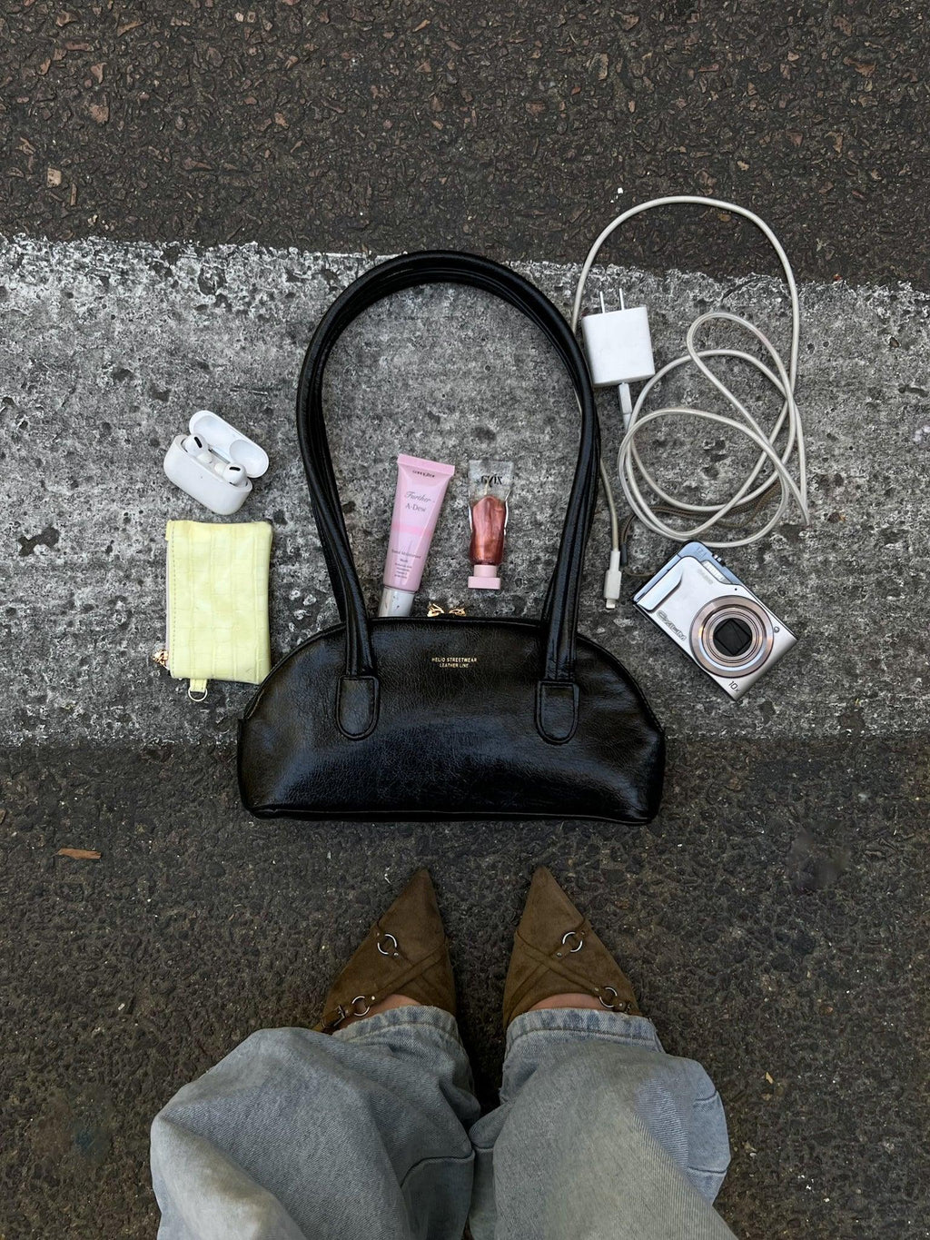 BAGUETTE LEATHER BAG