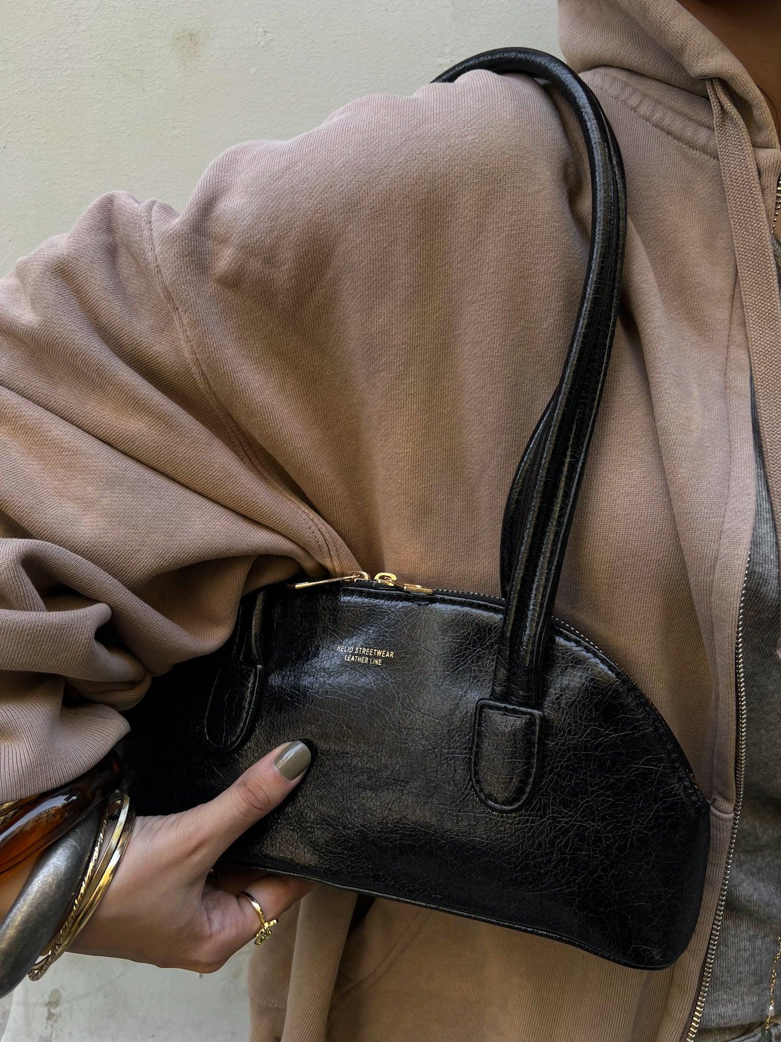 BAGUETTE LEATHER BAG