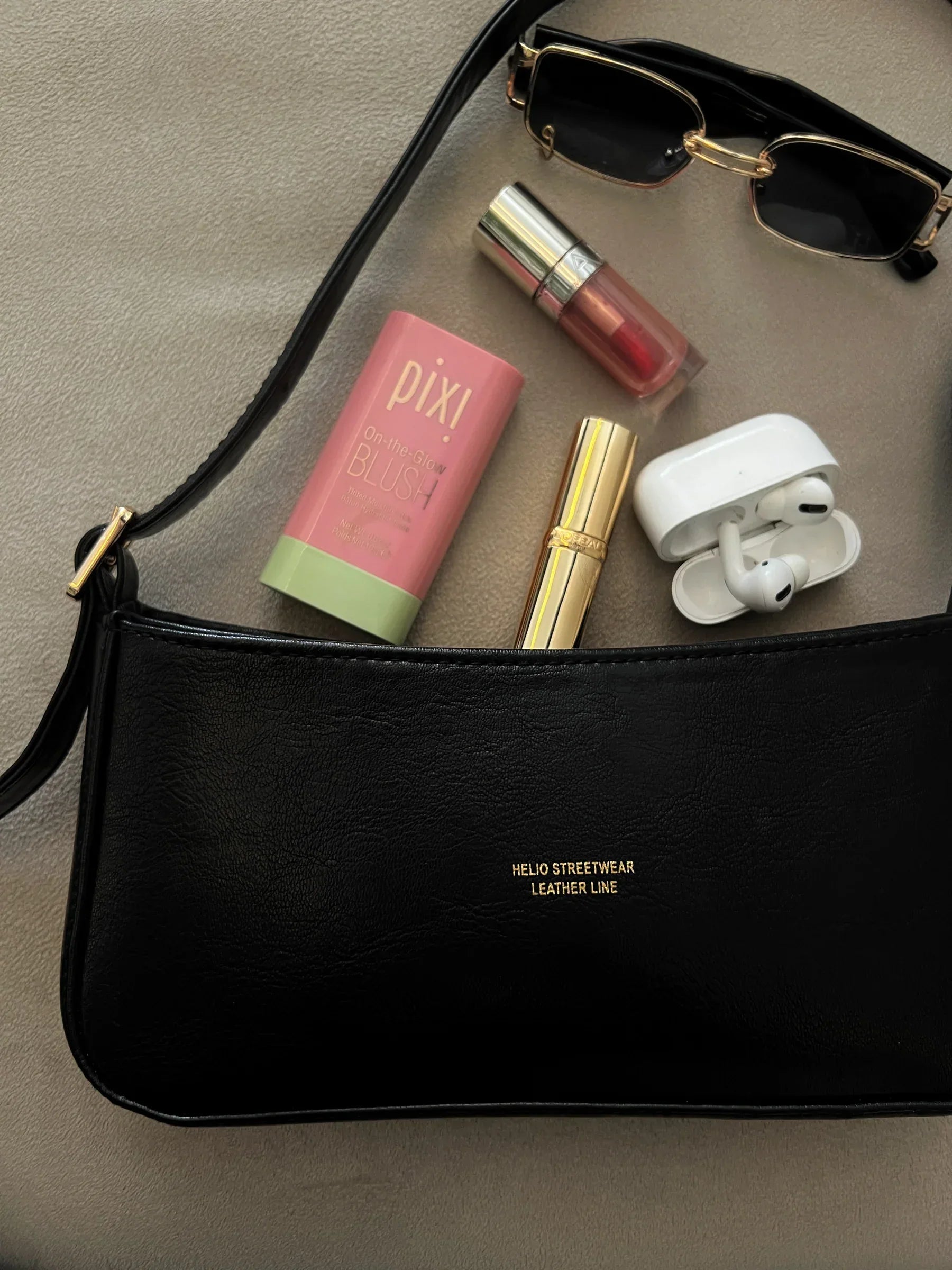 TOKEN LEATHER BAG Black