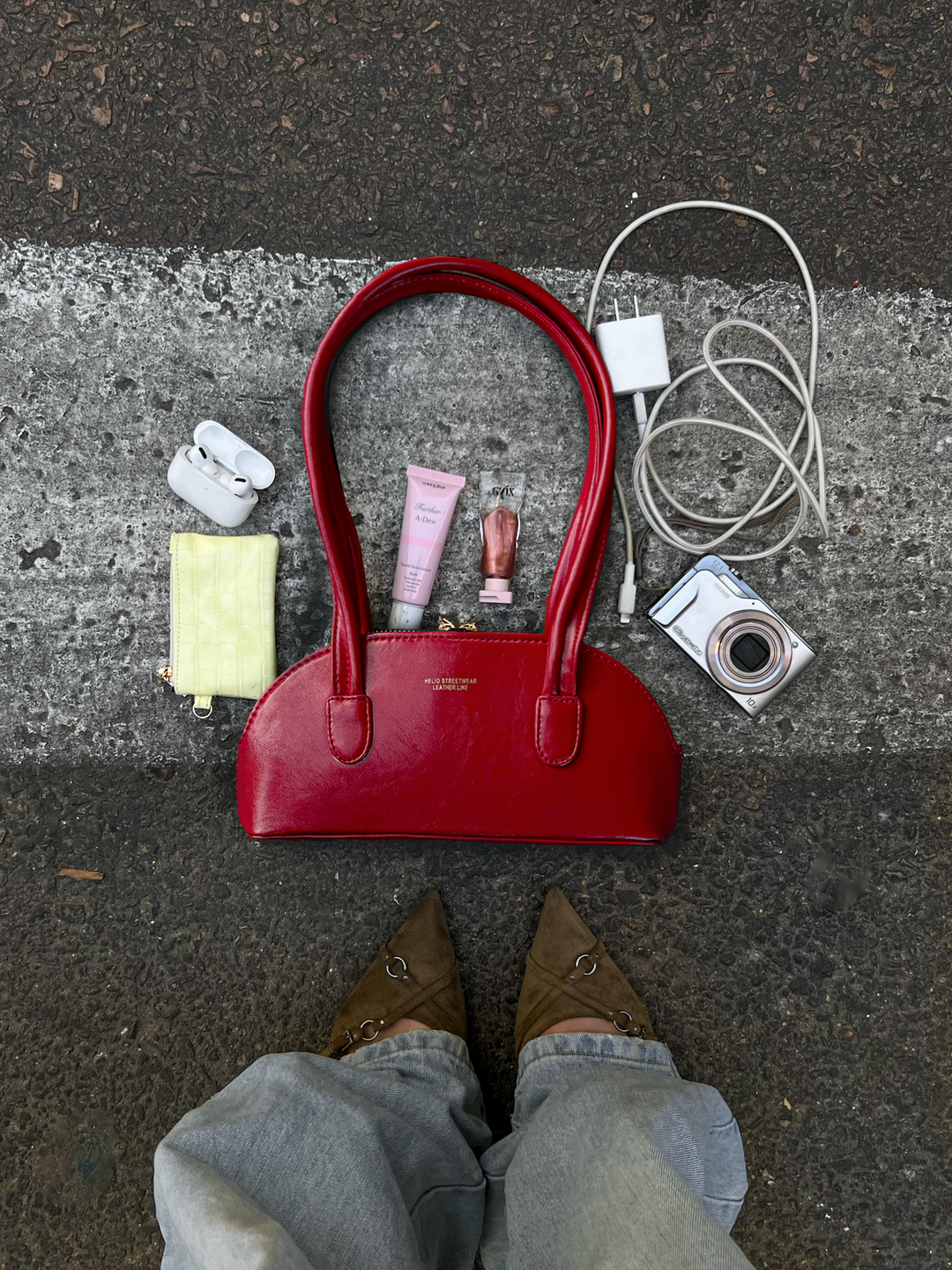 BAGUETTE LEATHER BAG