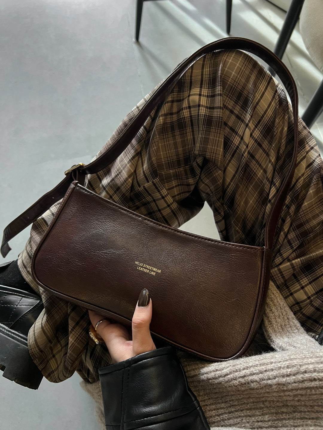 TOKEN LEATHER BAG -Brown